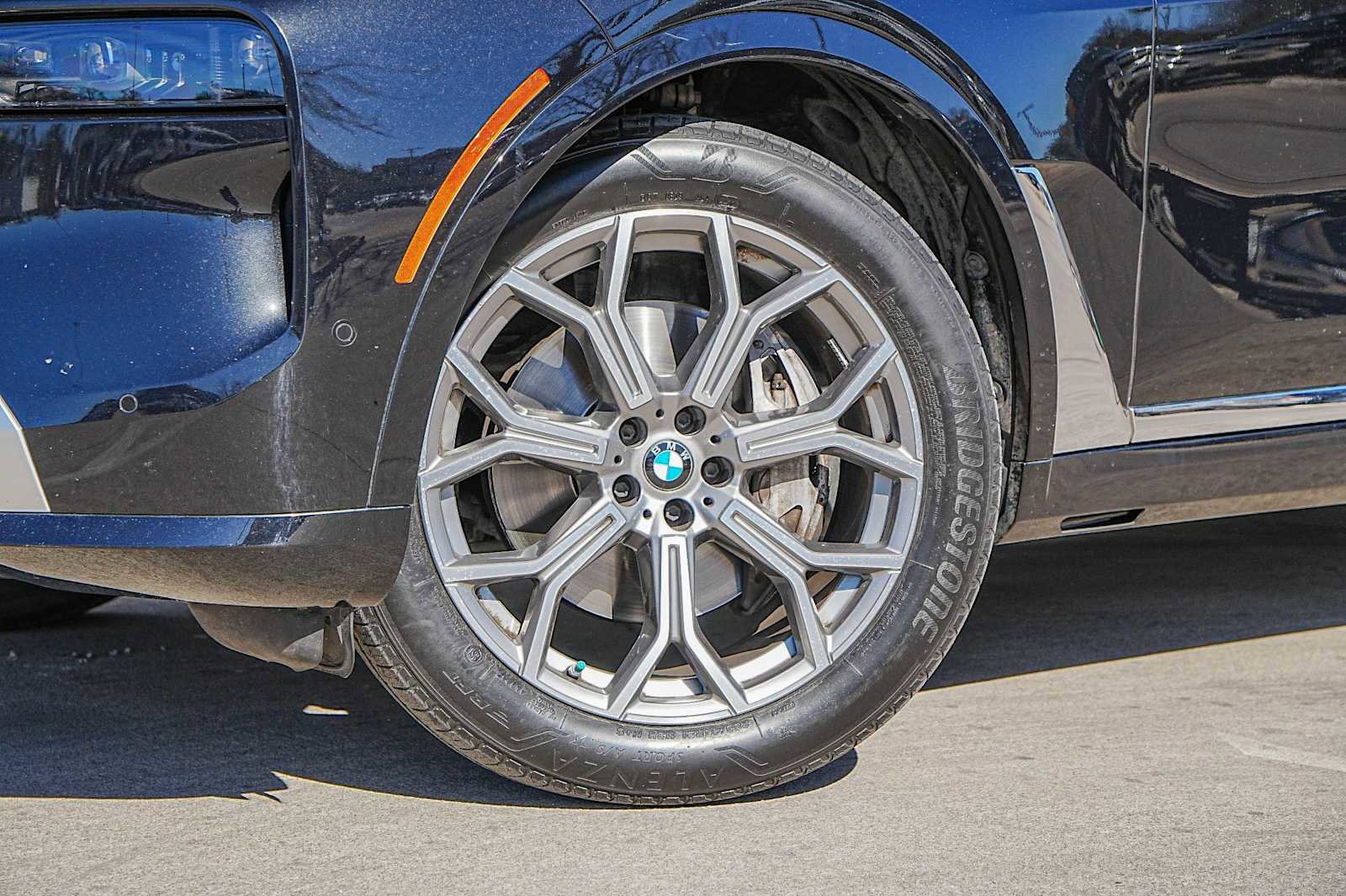 Used 2023 BMW X7 xDrive40i w/ Premium Package image 2