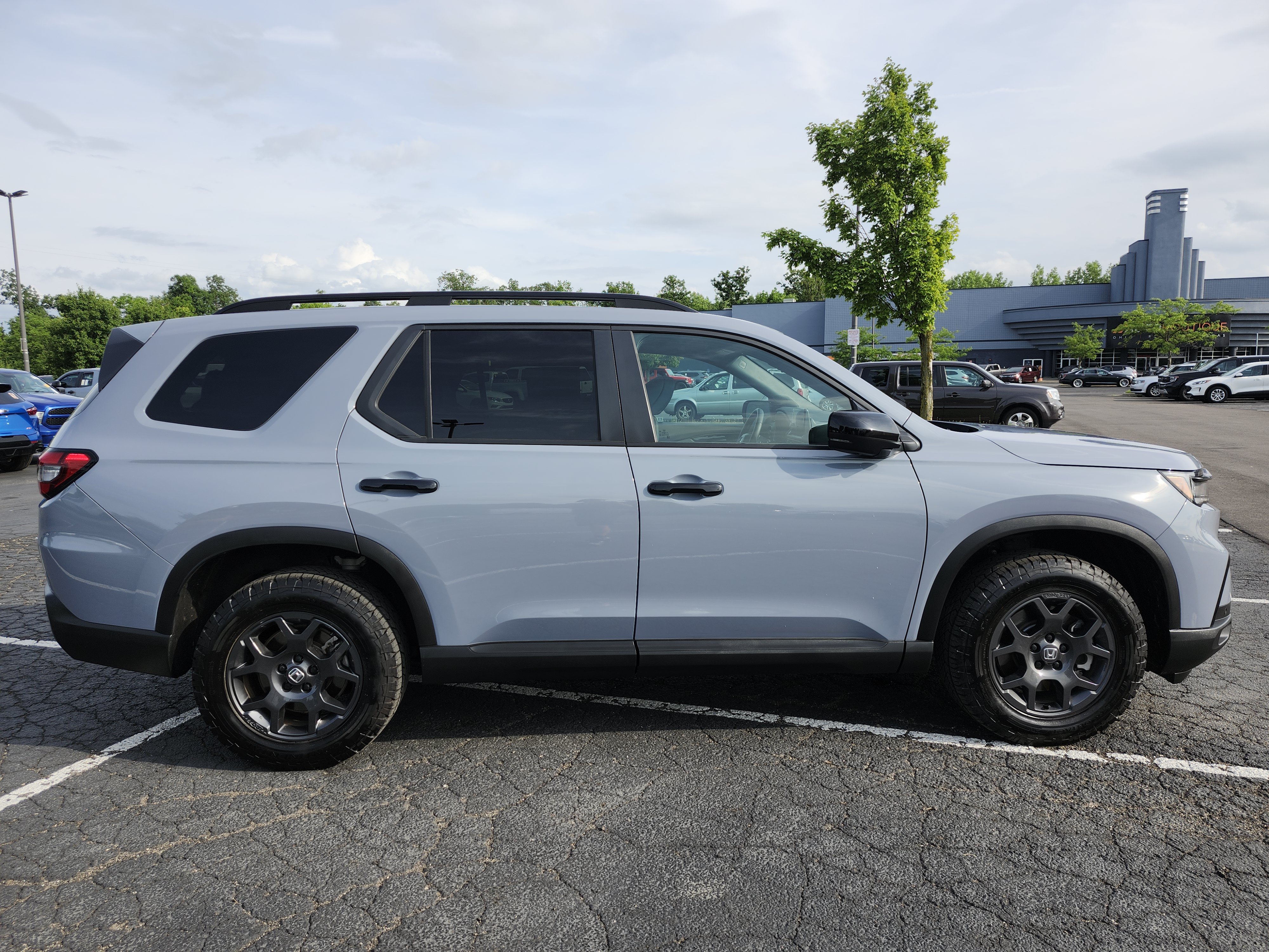 Used 2025 Honda Pilot TrailSport image 19