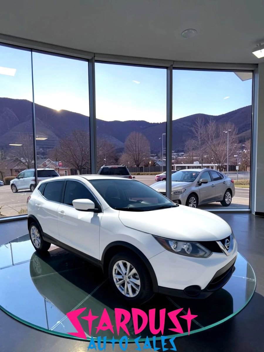 Used 2018 Nissan Rogue Sport S w/ S Appearance Package FWD image 2