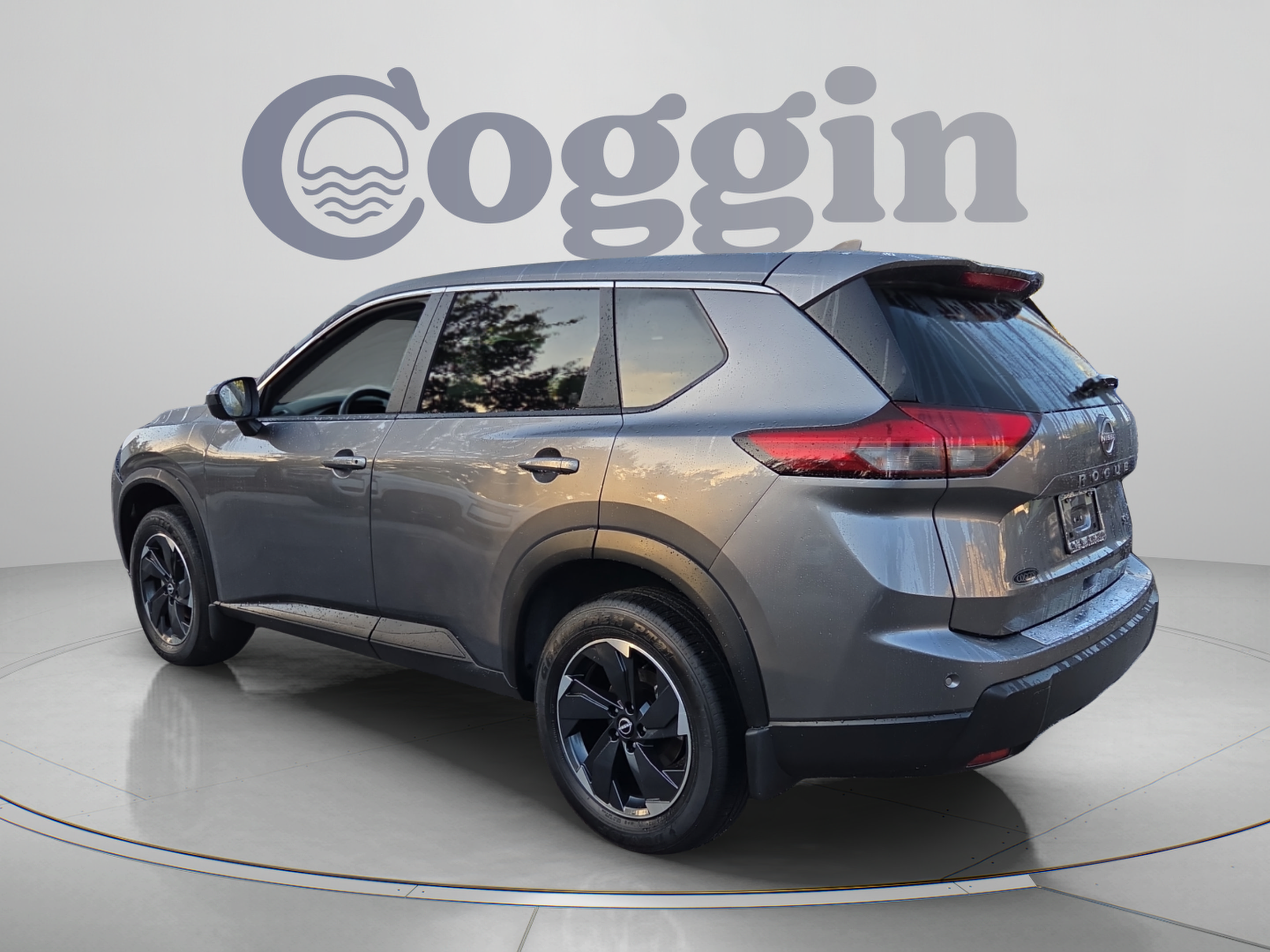 Used 2024 Nissan Rogue SV FWD image 3