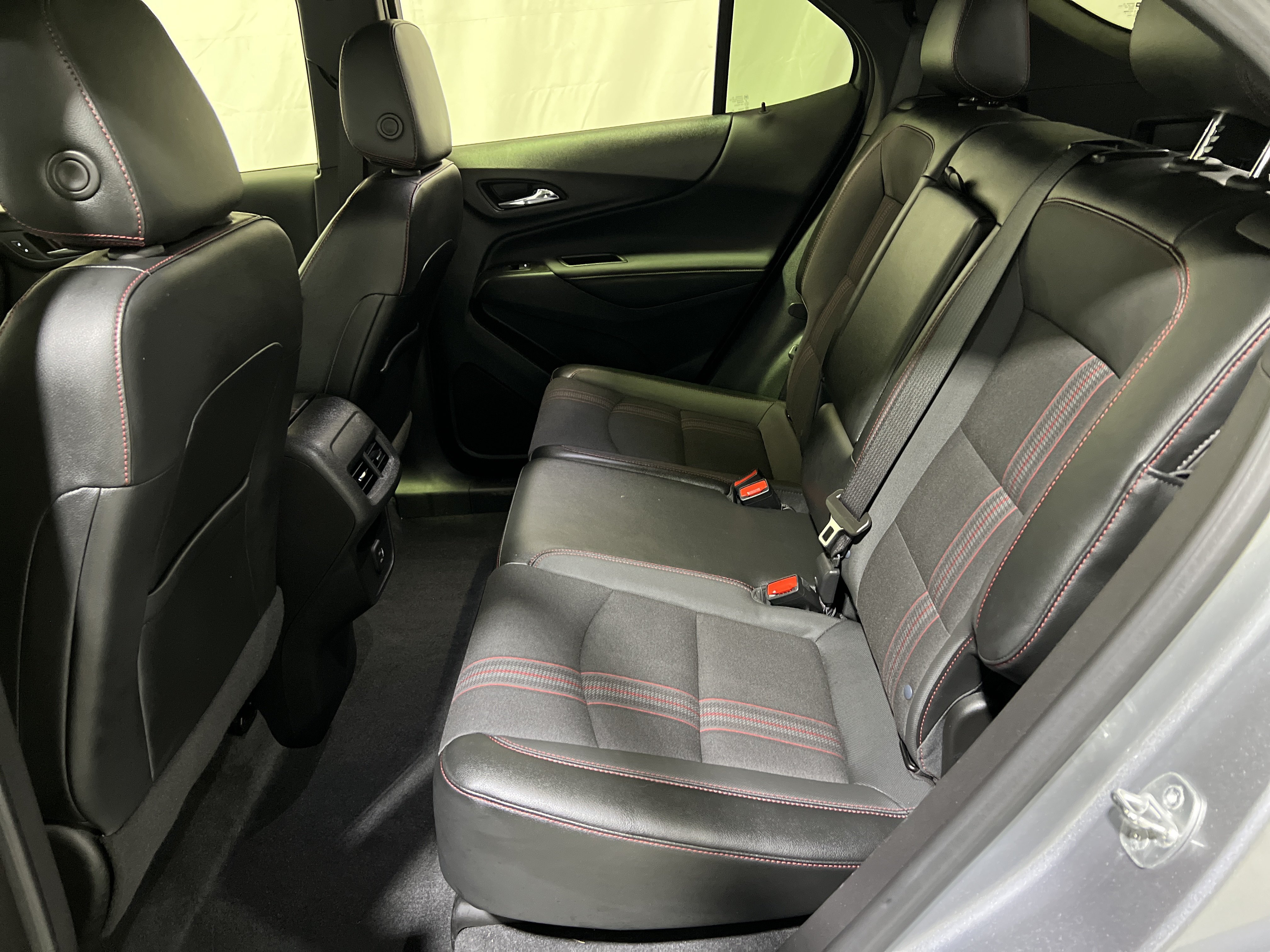 Used 2023 Chevrolet Equinox RS AWD/4WD image 16