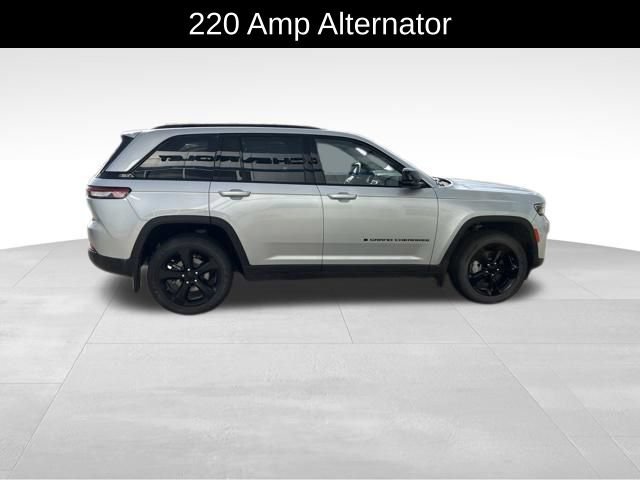 Used 2023 Jeep Grand Cherokee Limited w/ Black Appearance Package AWD/4WD image 9