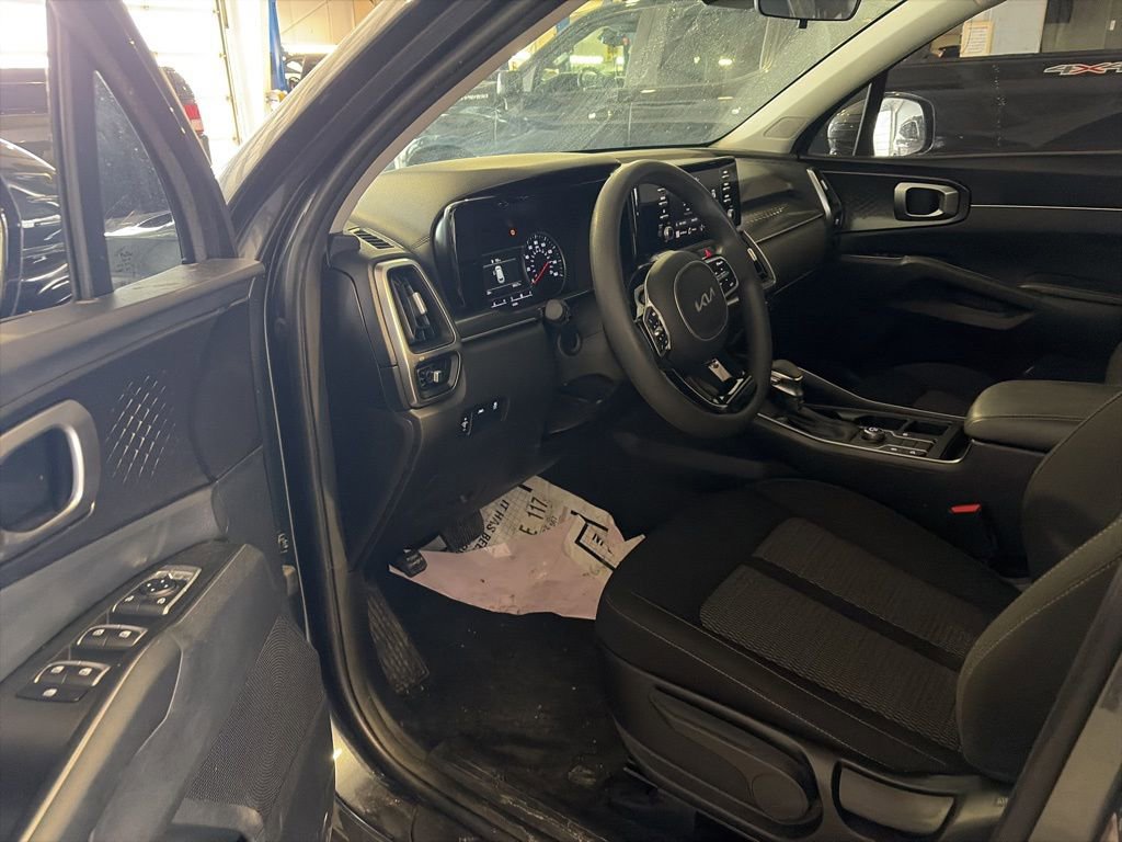 Used 2022 Kia Sorento LX image 5