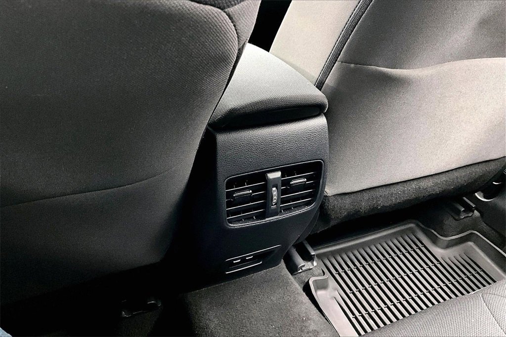 Used 2023 Toyota Corolla Cross LE image 33