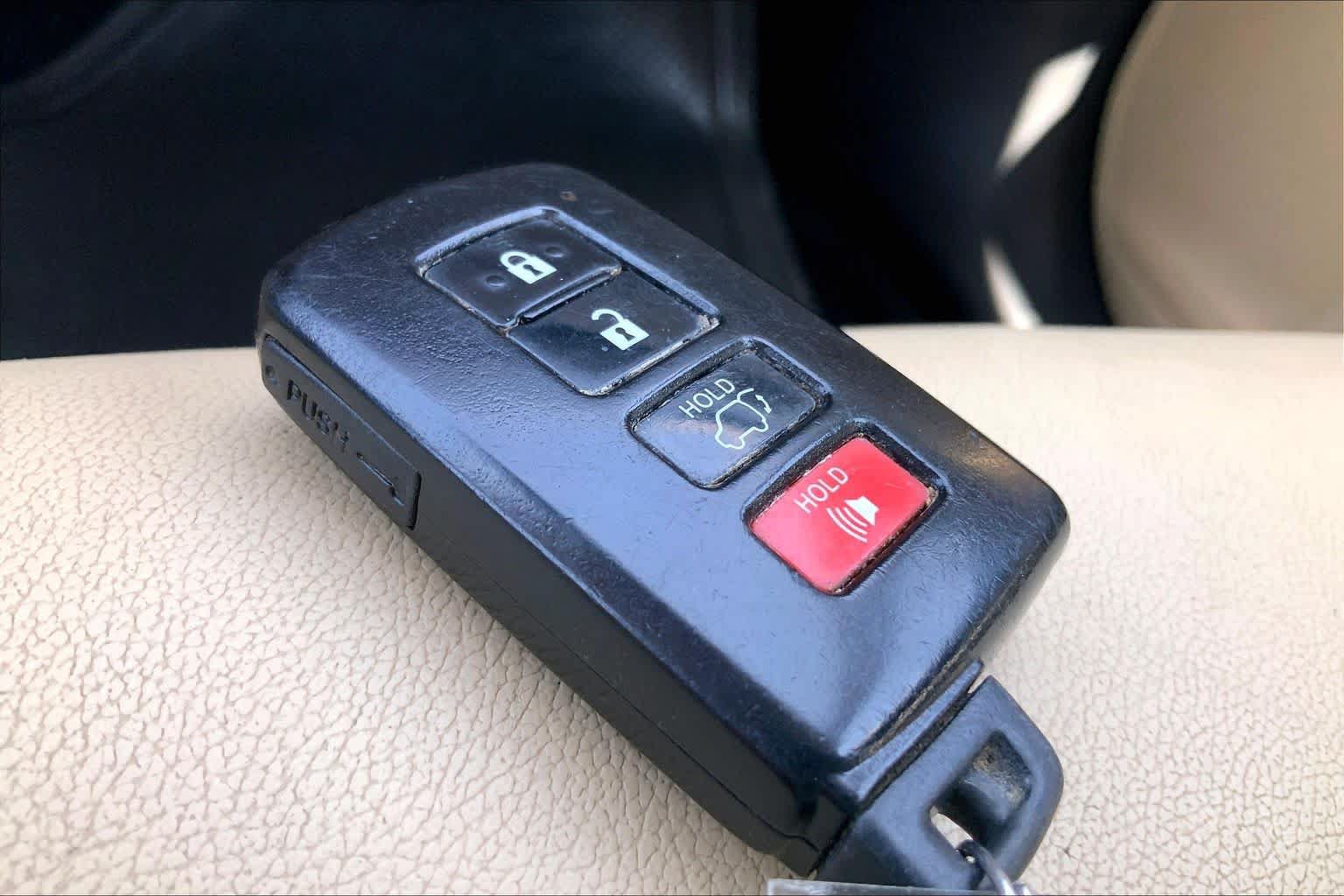 Used 2019 Toyota Highlander XLE FWD image 14