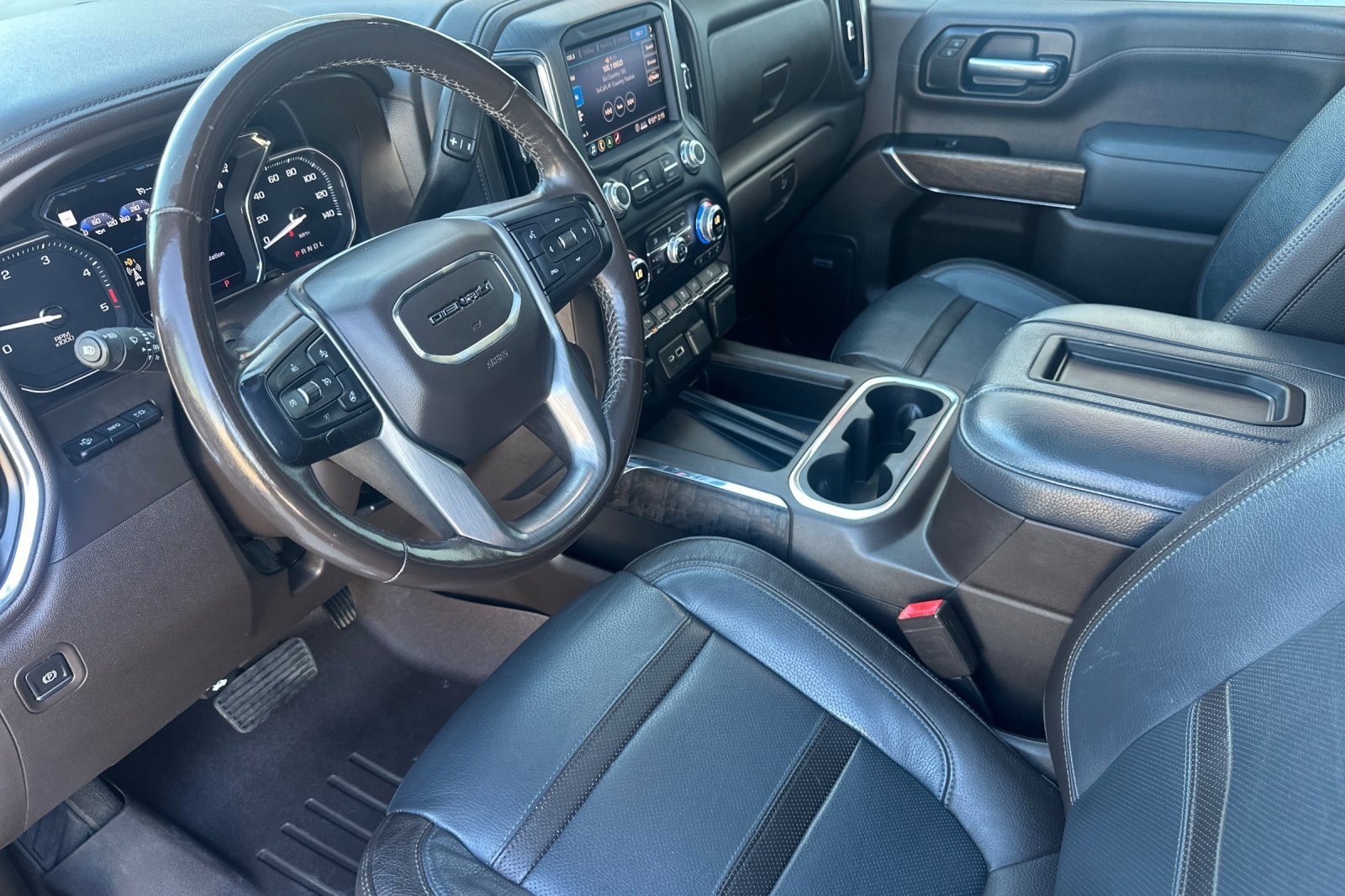 Used 2020 GMC Sierra 2500 Denali w/ Denali Ultimate Package image 9
