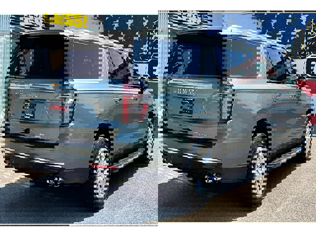 Used 2023 Chevrolet Suburban Premier image 2