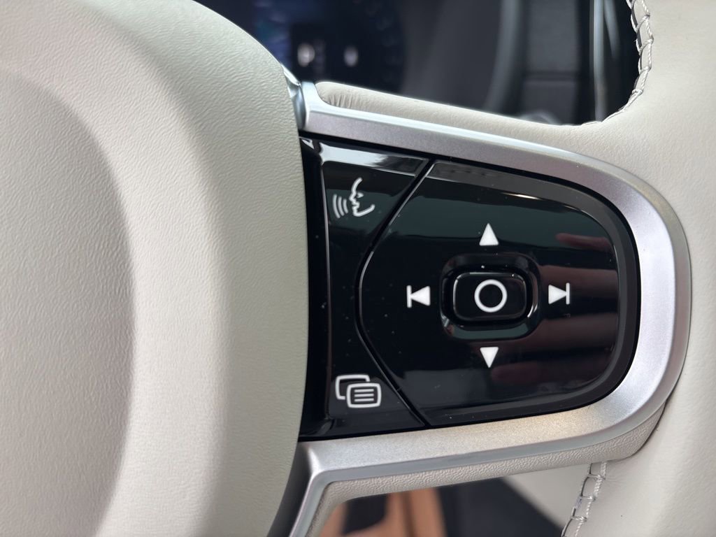 New 2026 Volvo XC90 B6 Ultra w/ Protection Package image 24