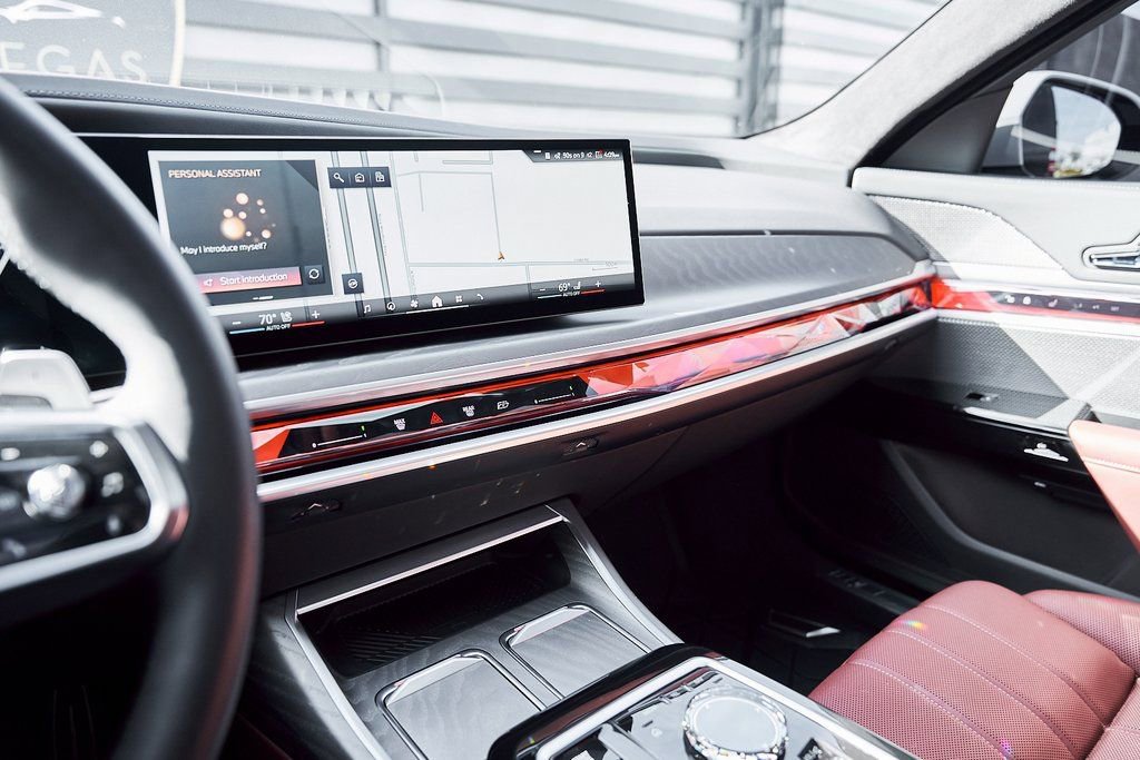 Used 2025 BMW 760i xDrive w/ Premium Package image 68