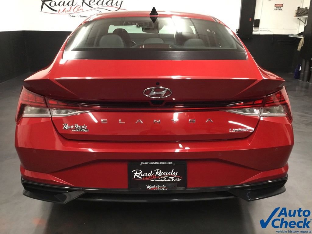 Used 2023 Hyundai Elantra Limited image 9
