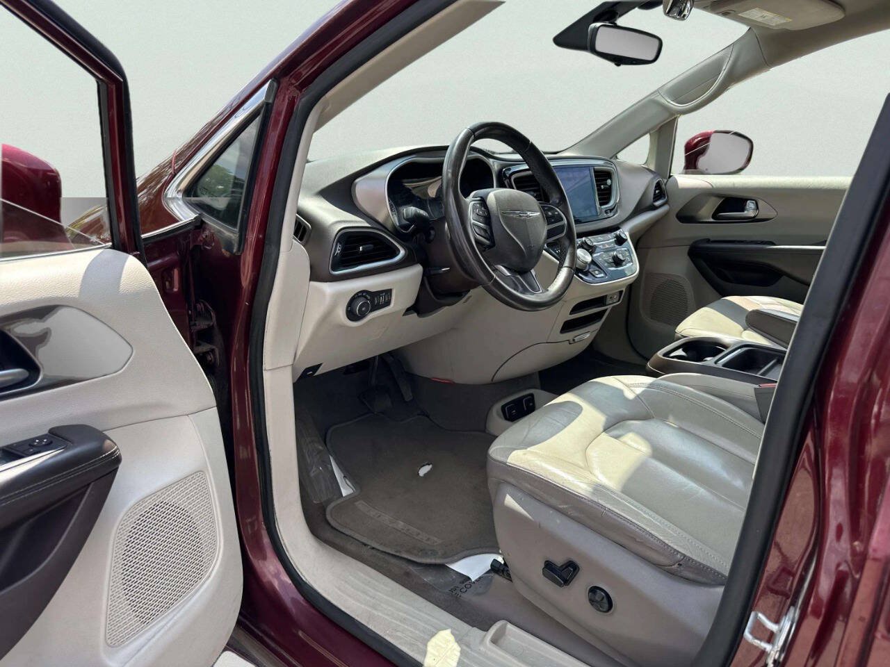 Used 2017 Chrysler Pacifica Touring-L FWD image 11