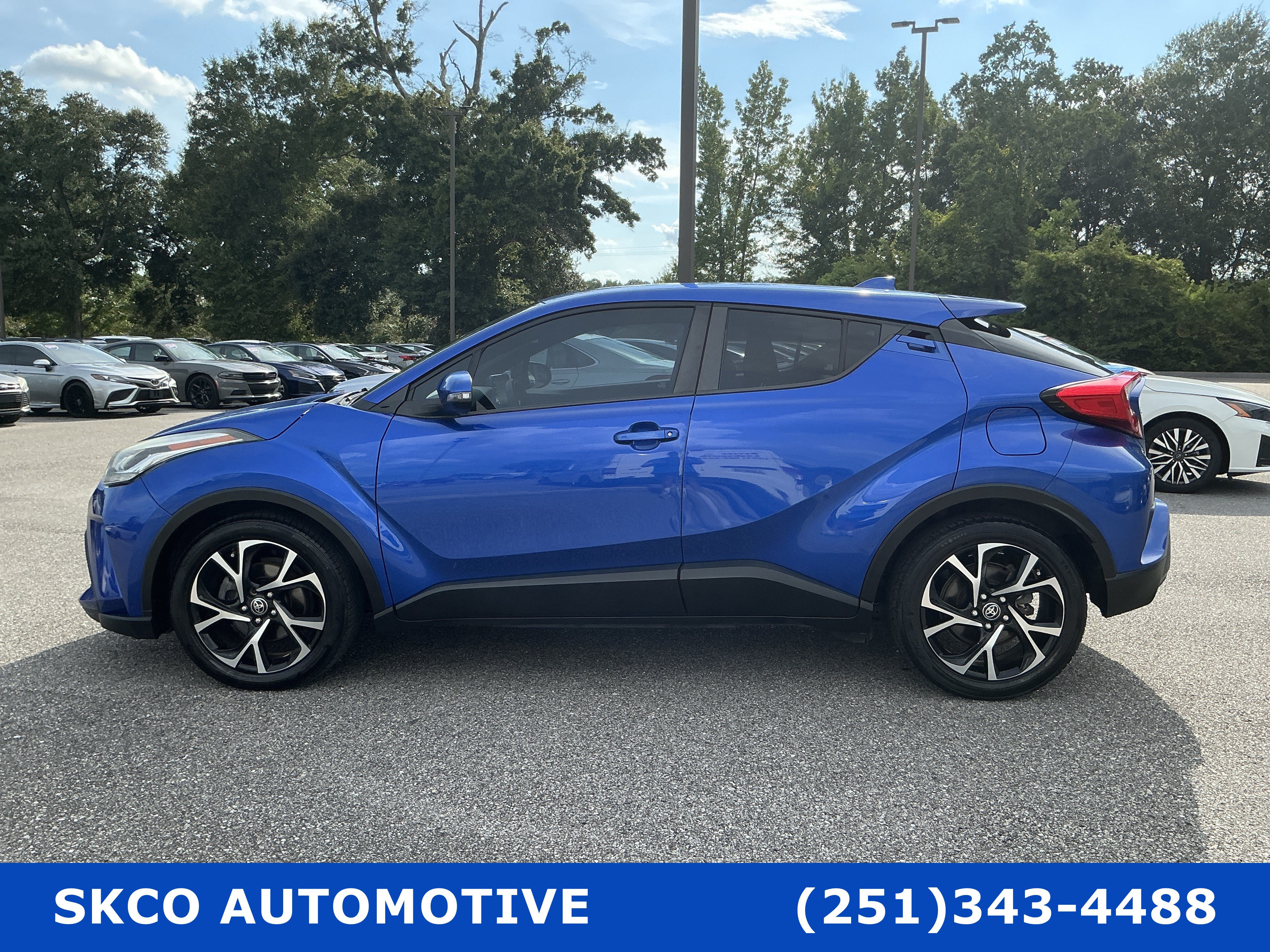 Used 2020 Toyota C-HR XLE FWD image 2