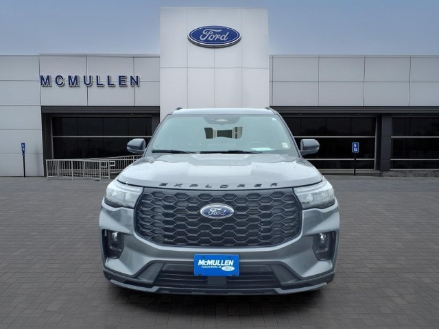 Certified 2025 Ford Explorer ST-Line AWD/4WD image 2