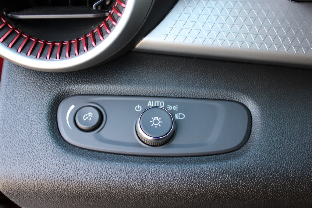 Certified 2024 Chevrolet Trax RS FWD image 10
