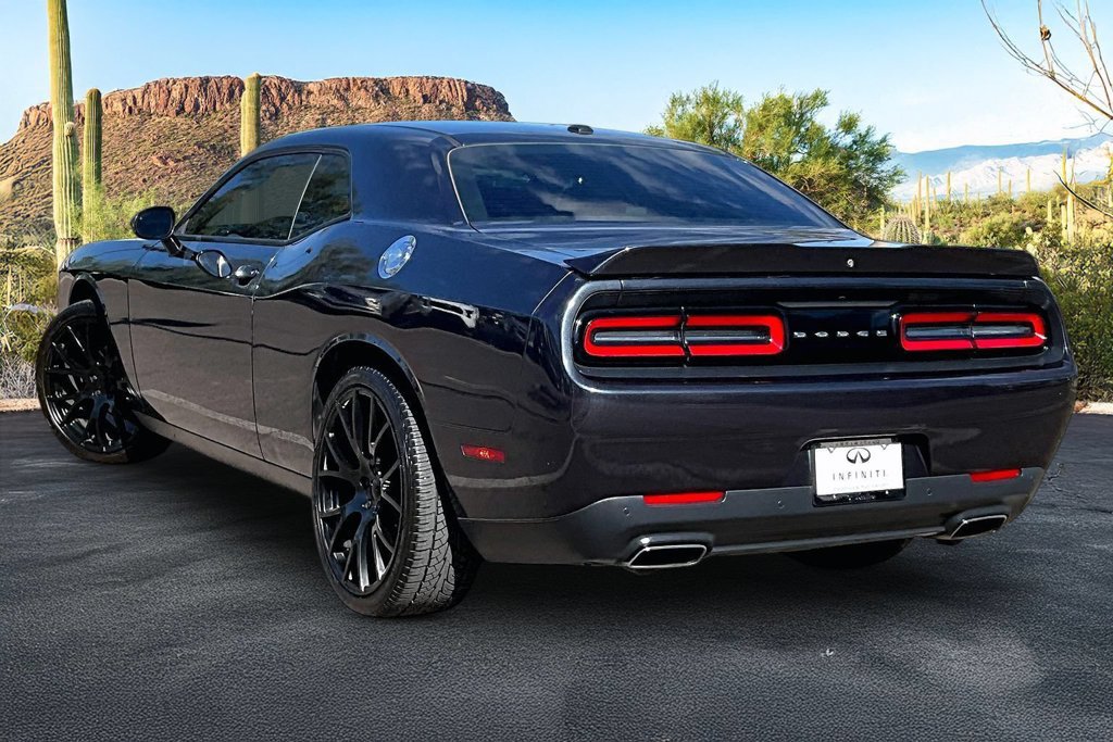 Used 2018 Dodge Challenger SXT w/ Driver Convenience Group RWD image 13