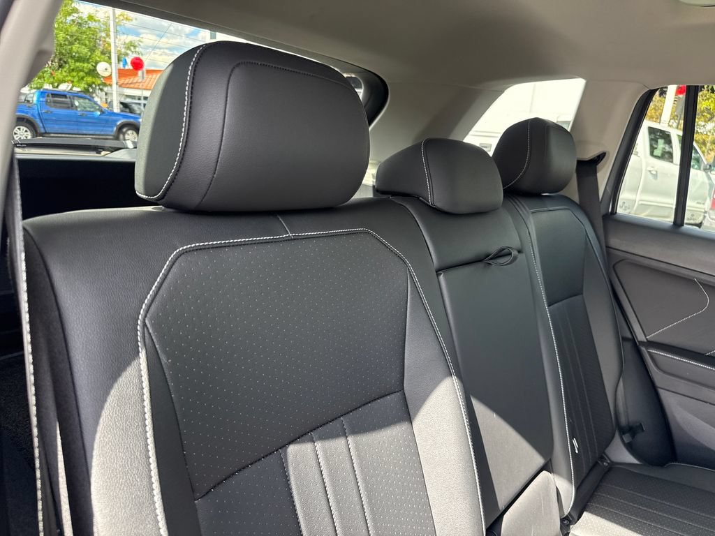 Used 2023 Volkswagen Tiguan SE AWD/4WD image 24