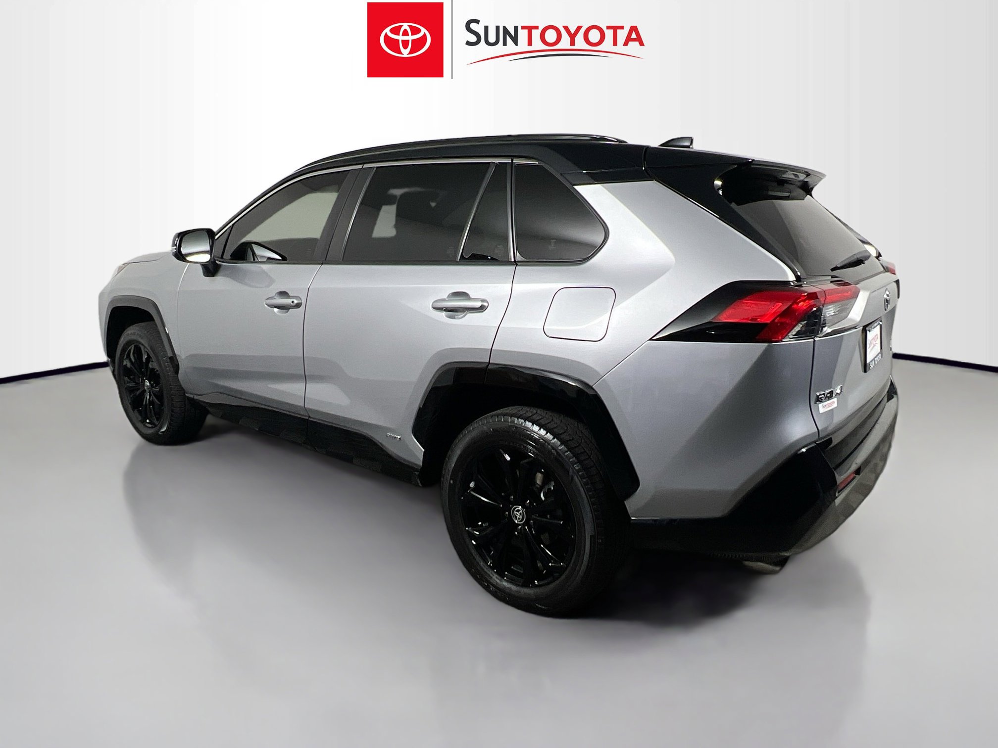 Used 2022 Toyota RAV4 XSE AWD/4WD image 6