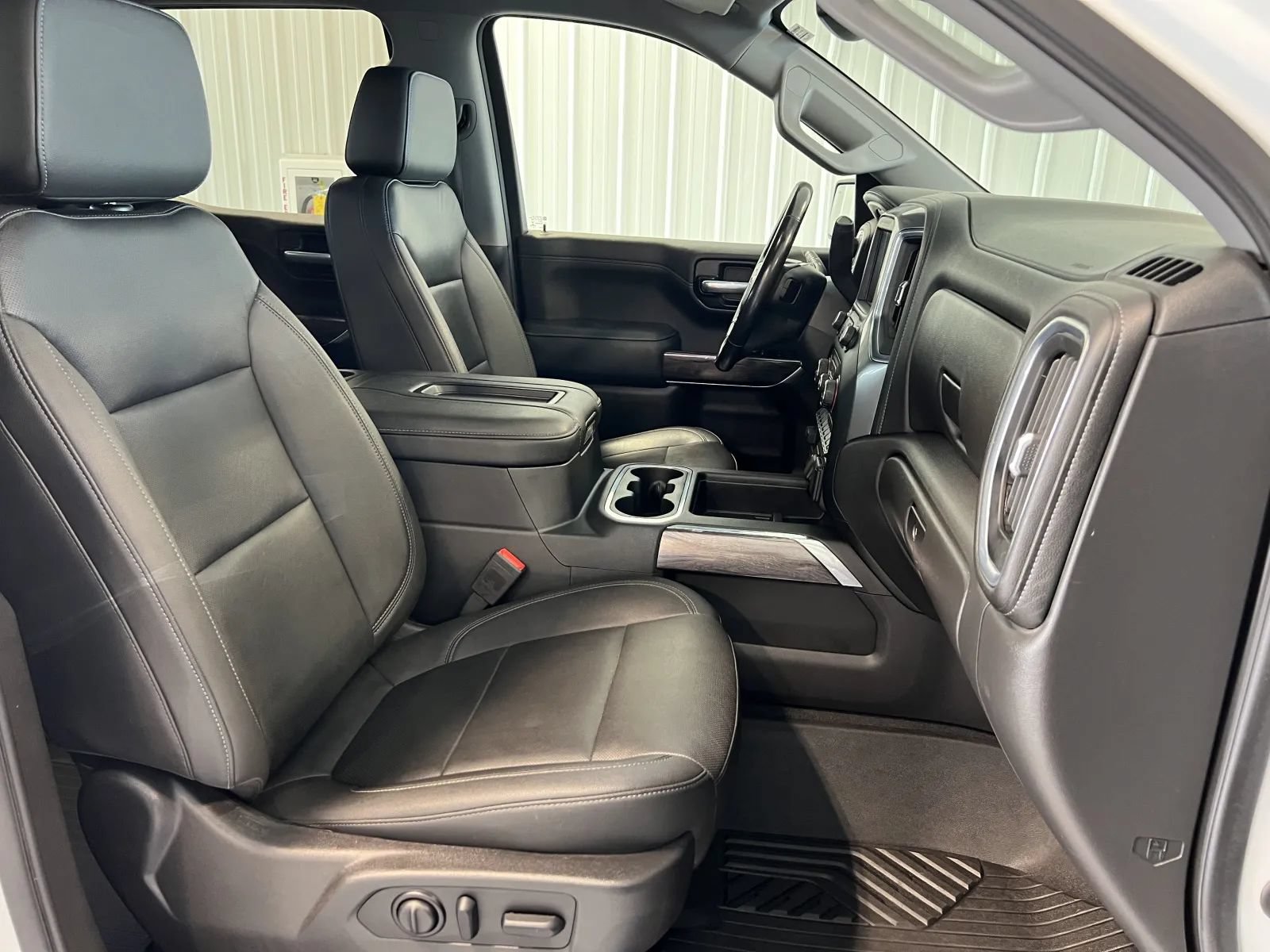 Used 2021 Chevrolet Silverado 1500 LTZ AWD/4WD image 36