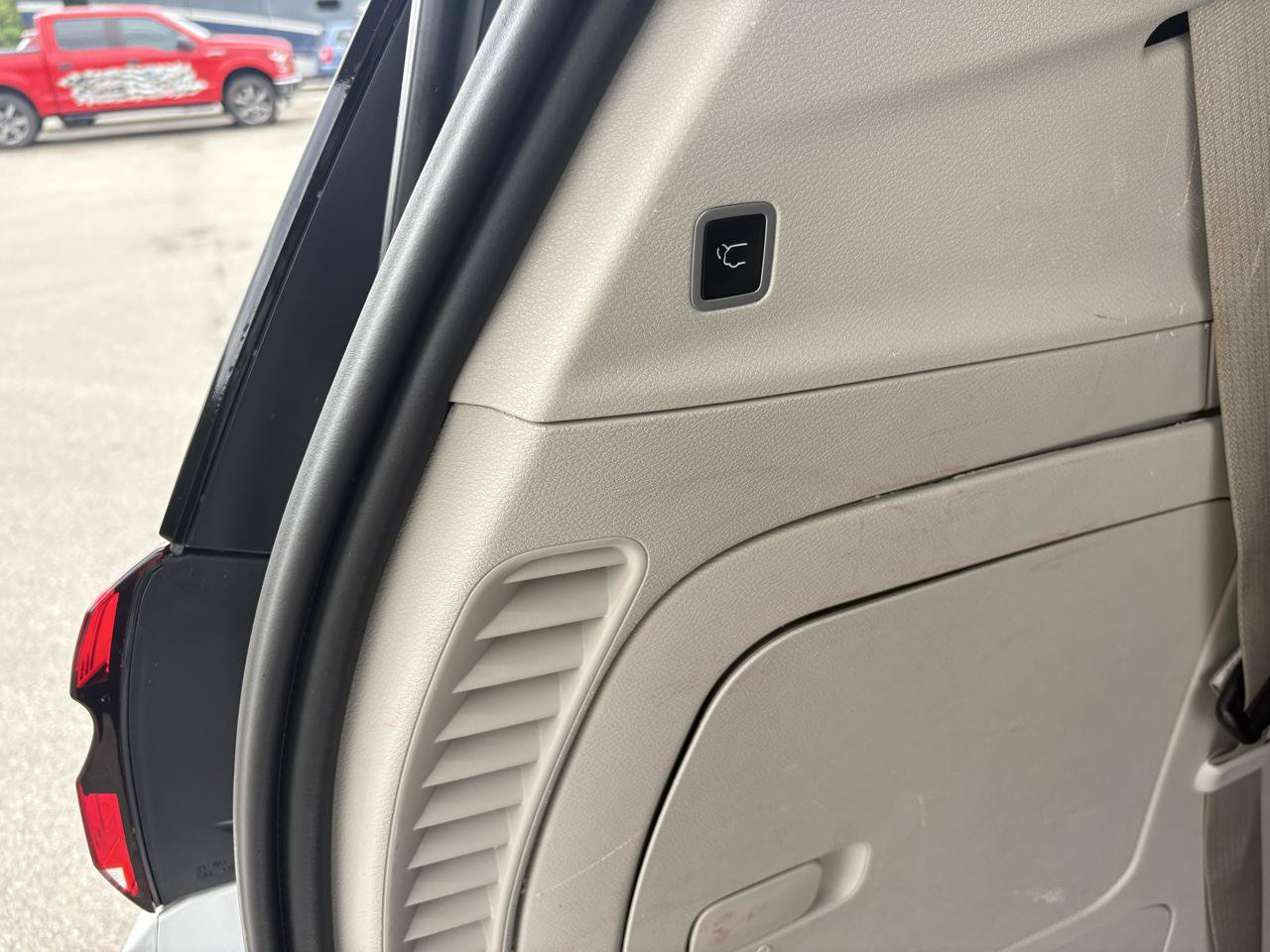 Used 2024 Chrysler Pacifica Limited FWD image 53