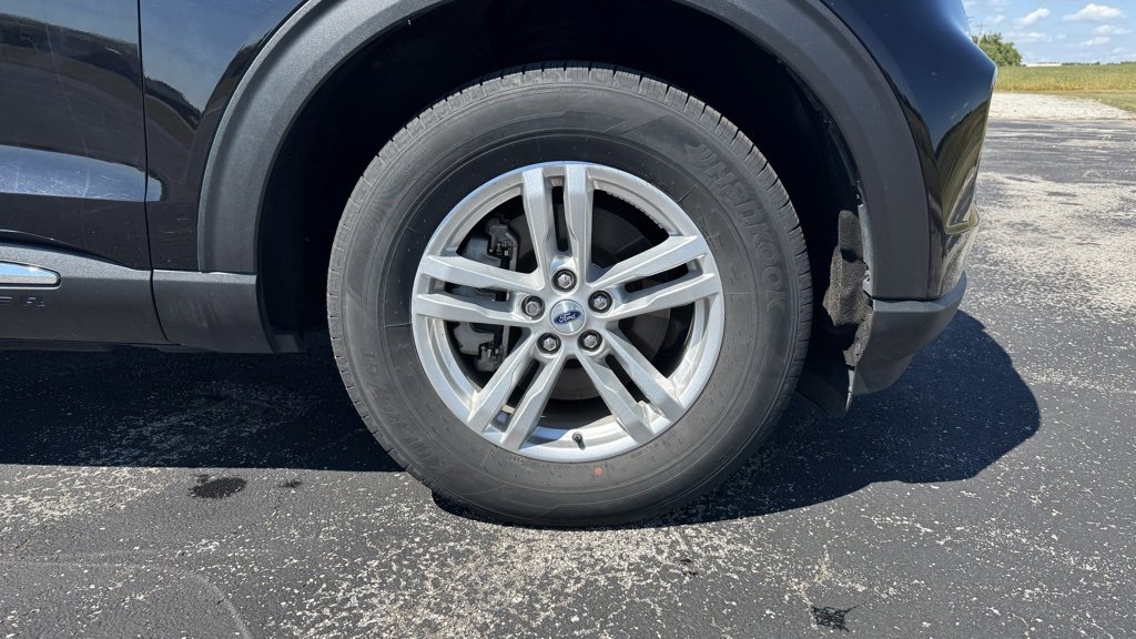 Used 2023 Ford Explorer XLT w/ Equipment Group 202A image 34