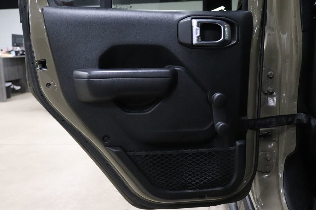 Used 2020 Jeep Gladiator Sport image 13