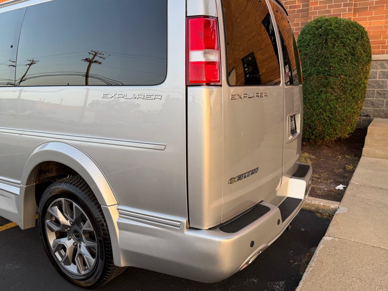 Used 2024 Chevrolet Express 2500 RWD image 8