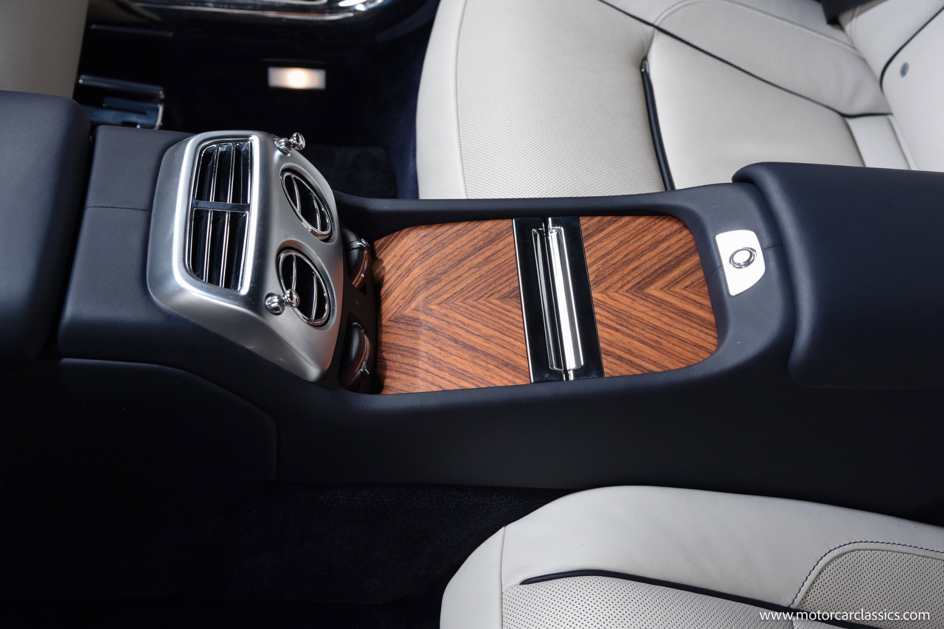 Used 2016 Rolls-Royce Dawn image 37