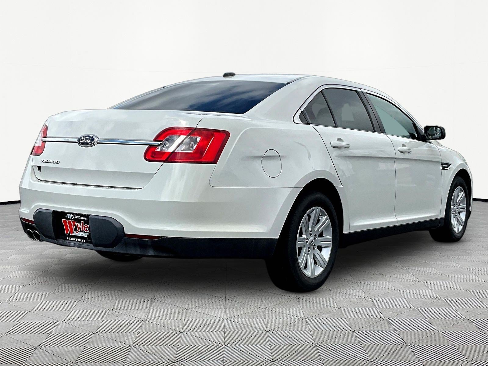 Used 2012 Ford Taurus SE FWD image 6