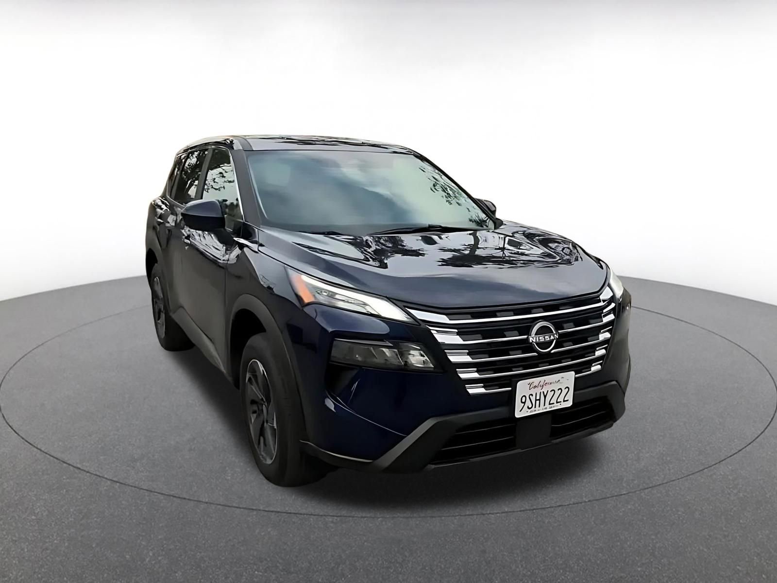 Used 2025 Nissan Rogue SV image 3