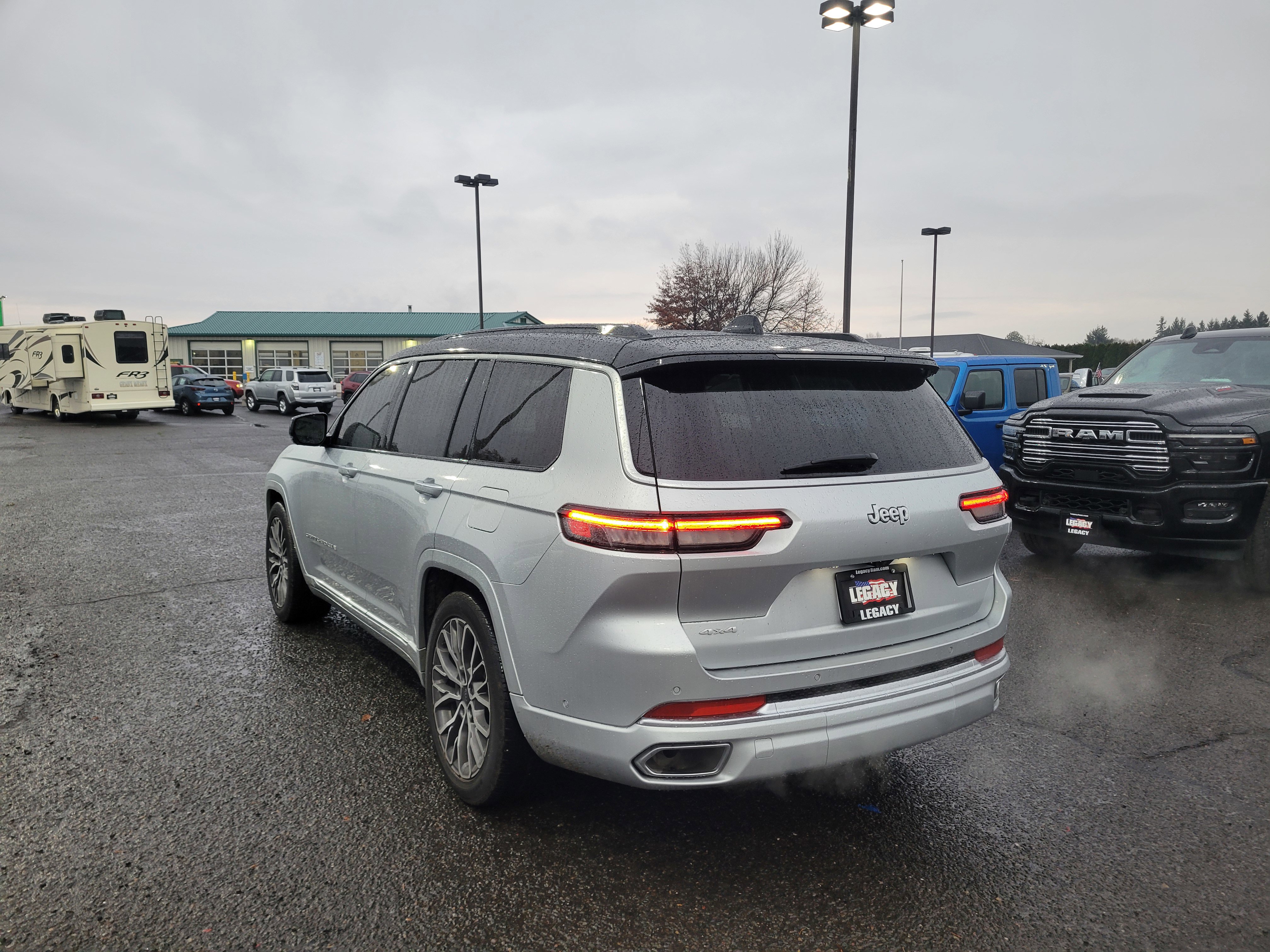 Used 2024 Jeep Grand Cherokee L Summit image 11