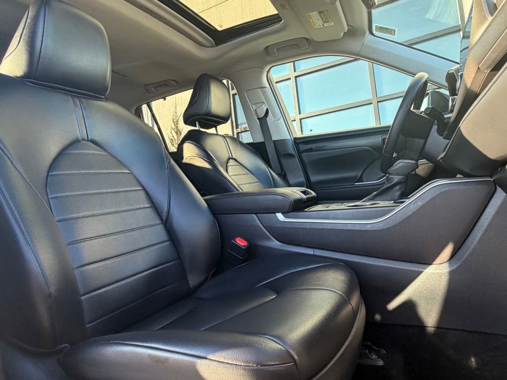 Used 2022 Toyota Highlander XLE image 21