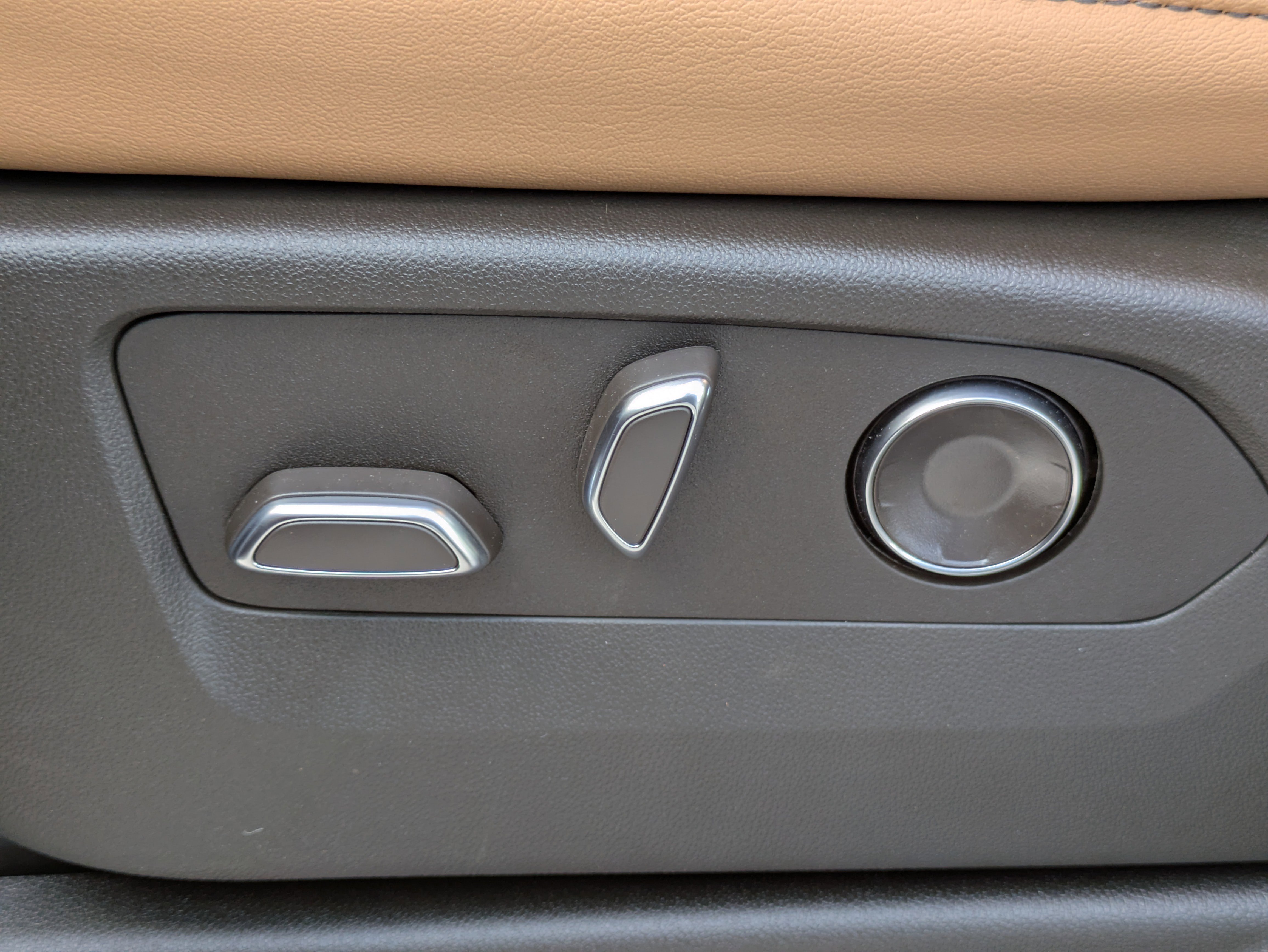 New 2026 Cadillac Escalade ESV Luxury w/ LPO, Radiant Package image 15