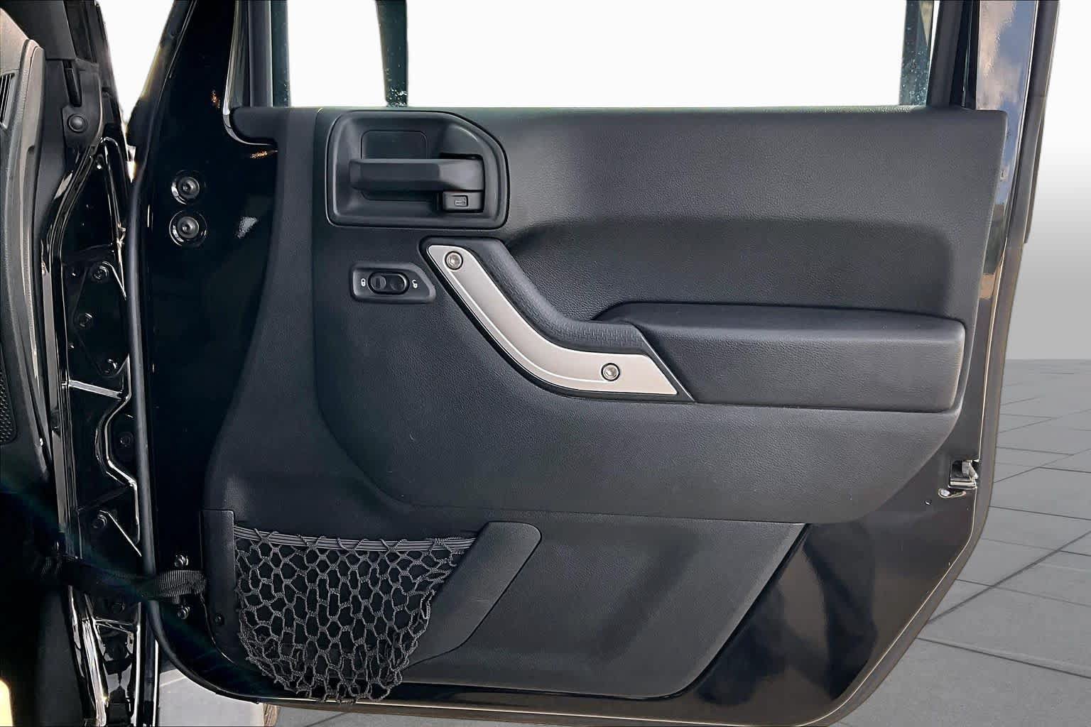 Used 2017 Jeep Wrangler Unlimited Sahara AWD/4WD image 22