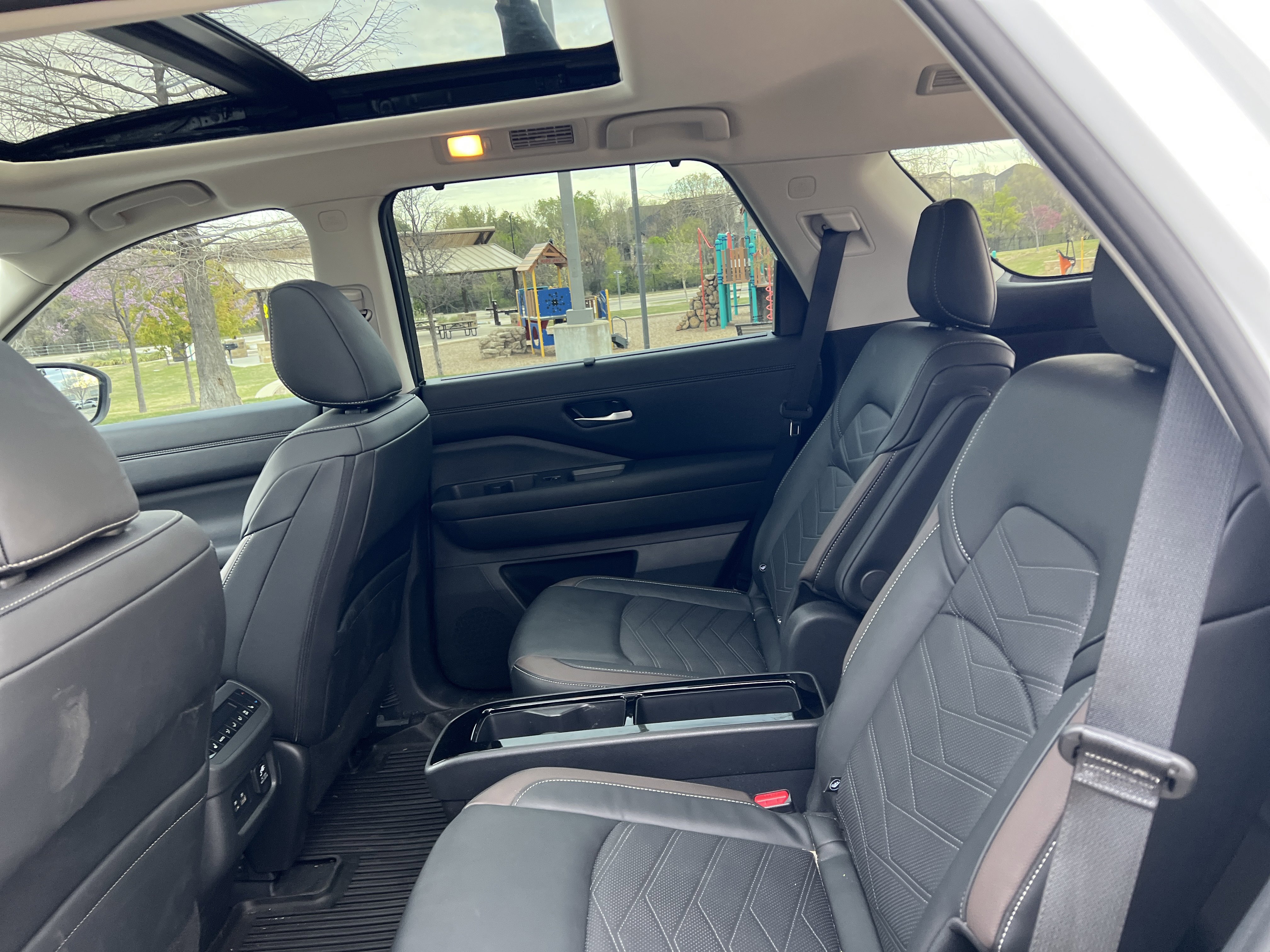 Used 2025 Nissan Pathfinder Platinum image 31