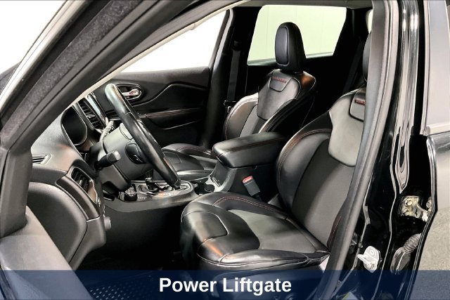 Used 2019 Jeep Cherokee Trailhawk w/ Comfort & Convenience Group AWD/4WD image 29