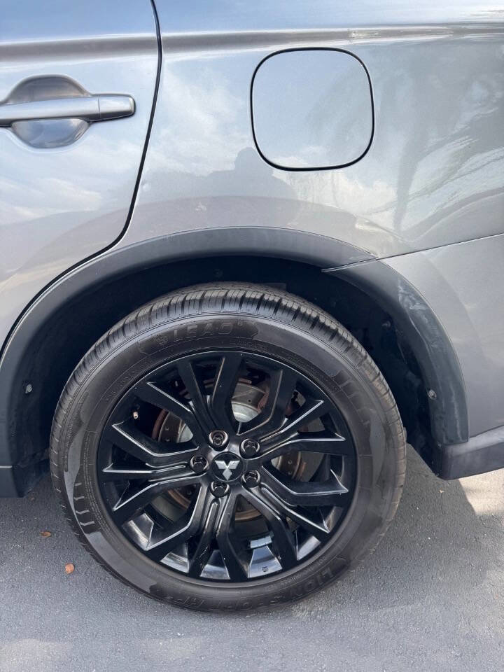 Used 2018 Mitsubishi Outlander SE image 30