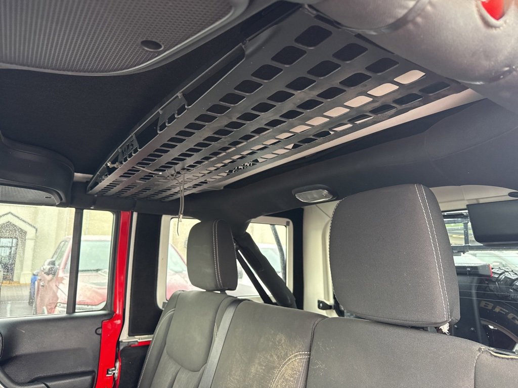 Used 2016 Jeep Wrangler Unlimited Rubicon w/ Connectivity Group image 39