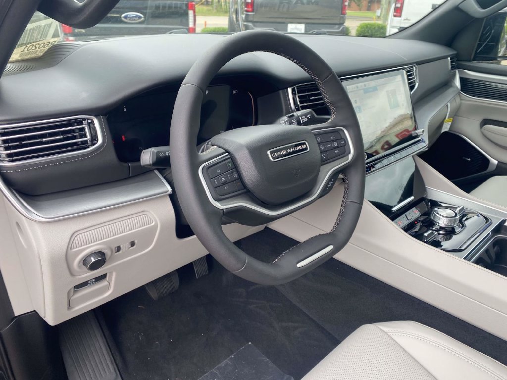 New 2026 Jeep Grand Wagoneer Limited AWD/4WD image 17