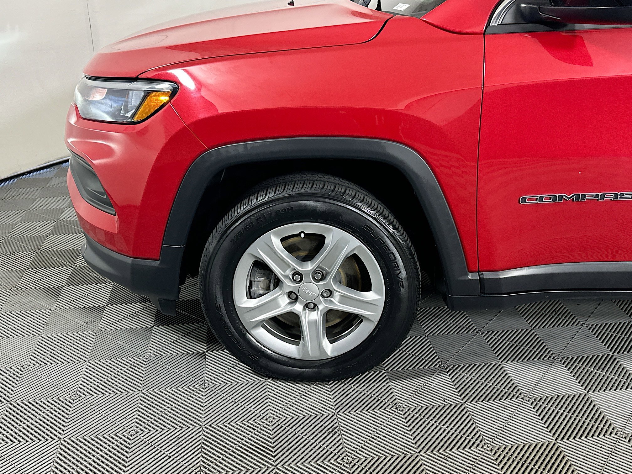 Used 2023 Jeep Compass Latitude AWD/4WD image 11