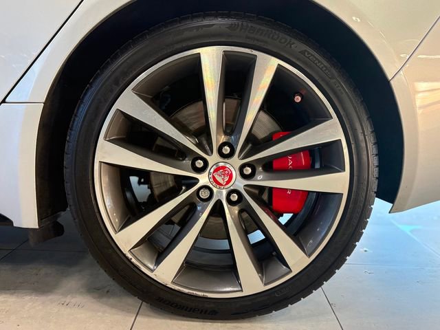 Used 2018 Jaguar XE R-Sport image 36