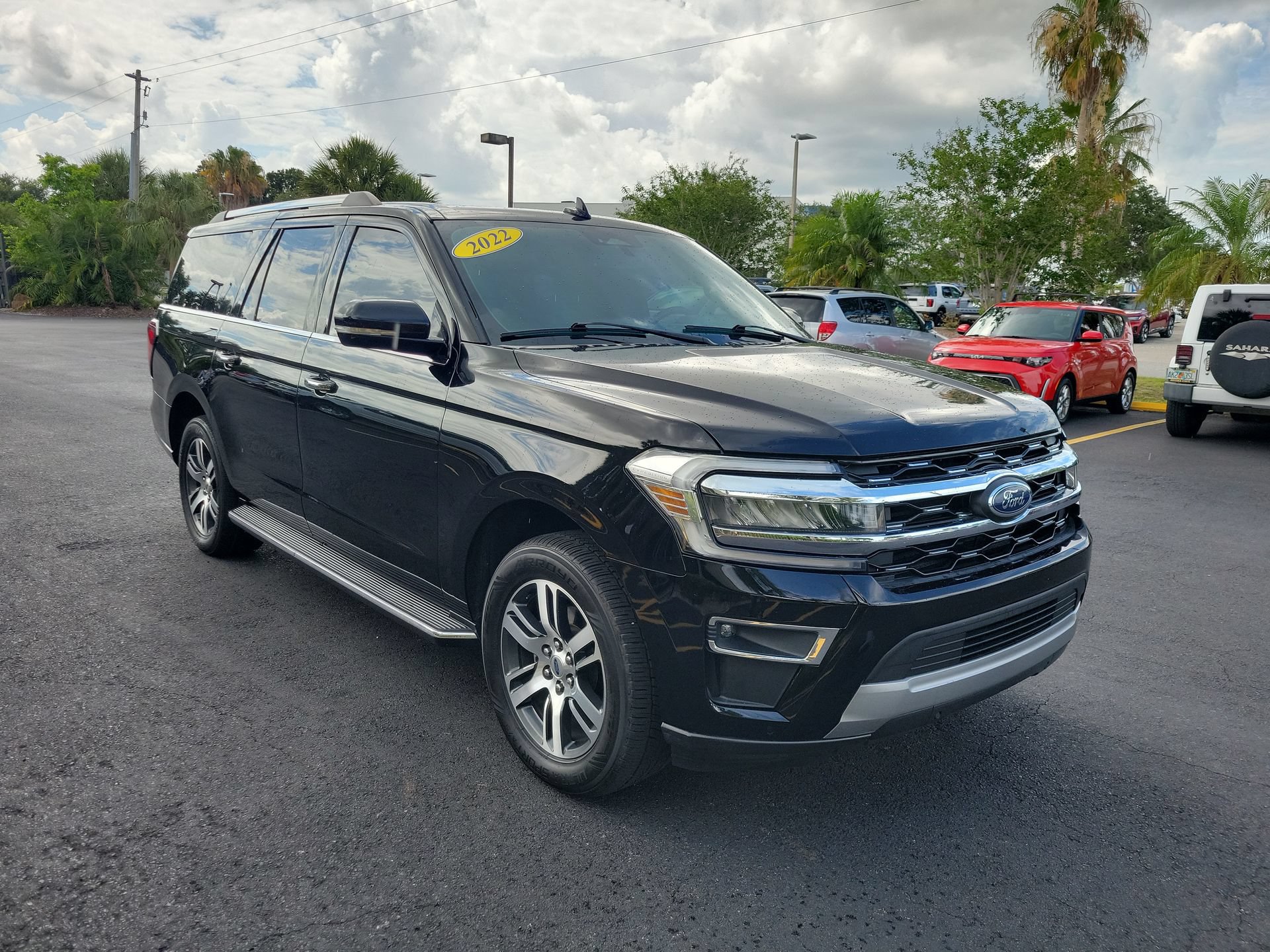 Used 2022 Ford Expedition Max Limited RWD image 2