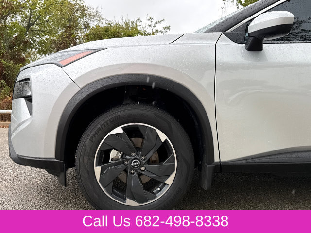Used 2024 Nissan Rogue SV w/ SV Premium Package FWD image 5