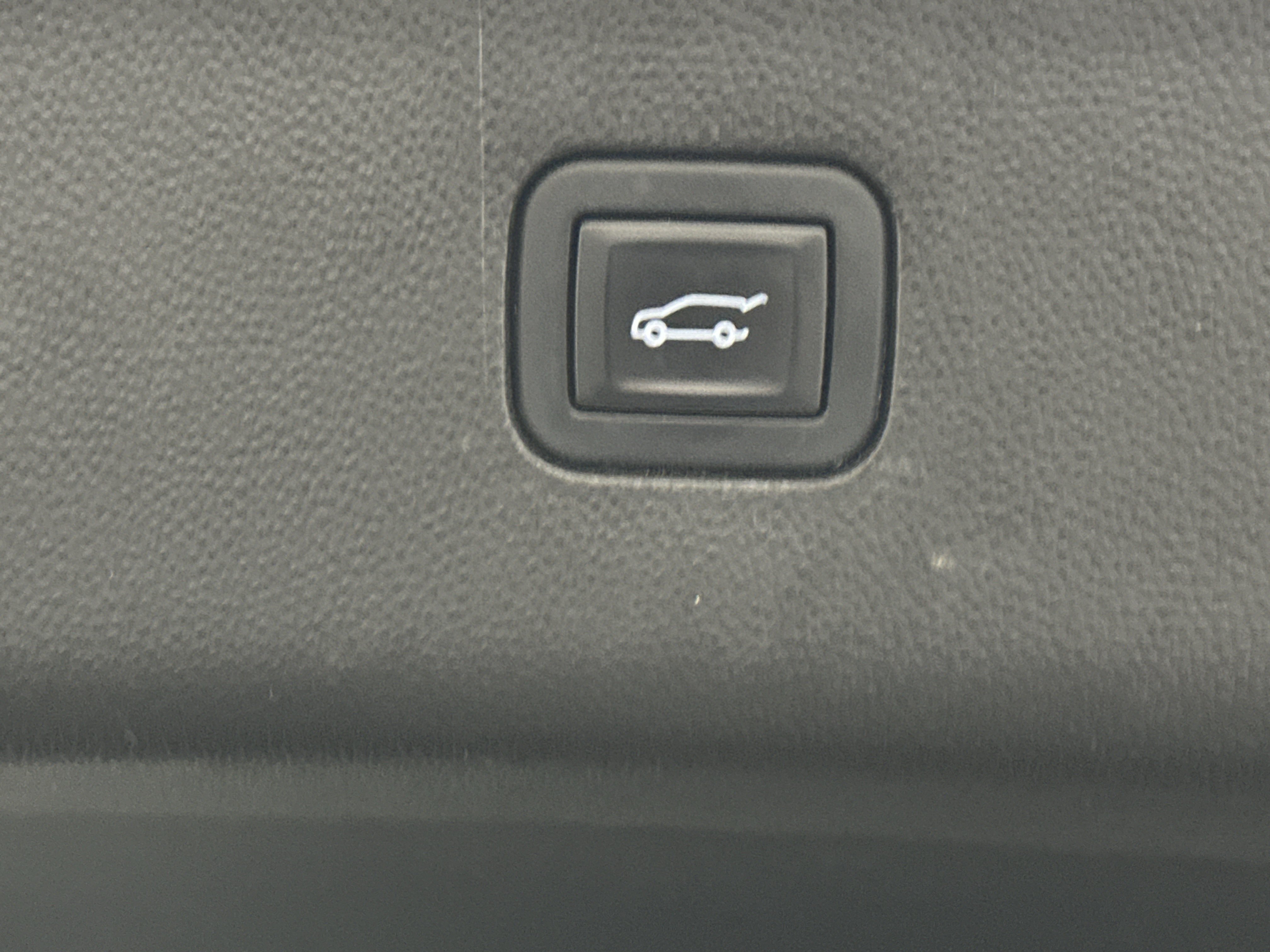 Used 2020 Buick Enclave Essence w/ Sound and Sites Package FWD image 14