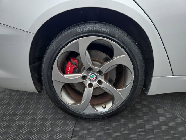 Used 2017 Alfa Romeo Giulia AWD w/ Sport Appearance Package image 37