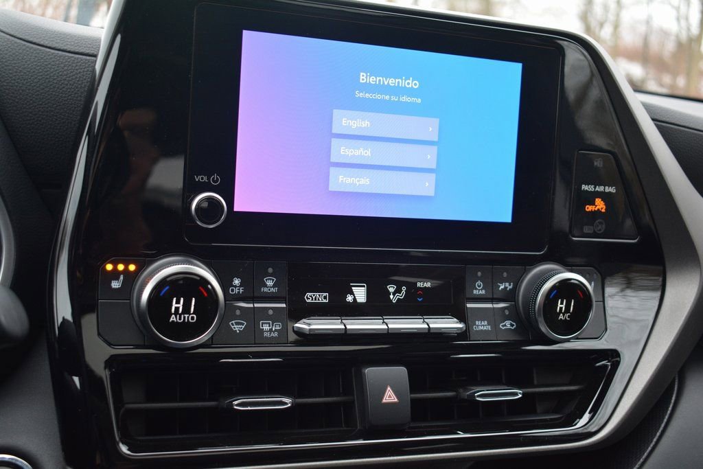 Used 2023 Toyota Highlander XLE image 16