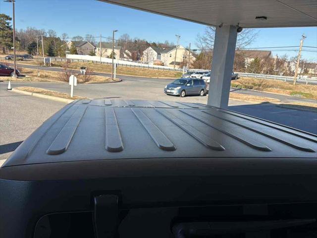 Used 2017 Jeep Wrangler Unlimited Rubicon image 9