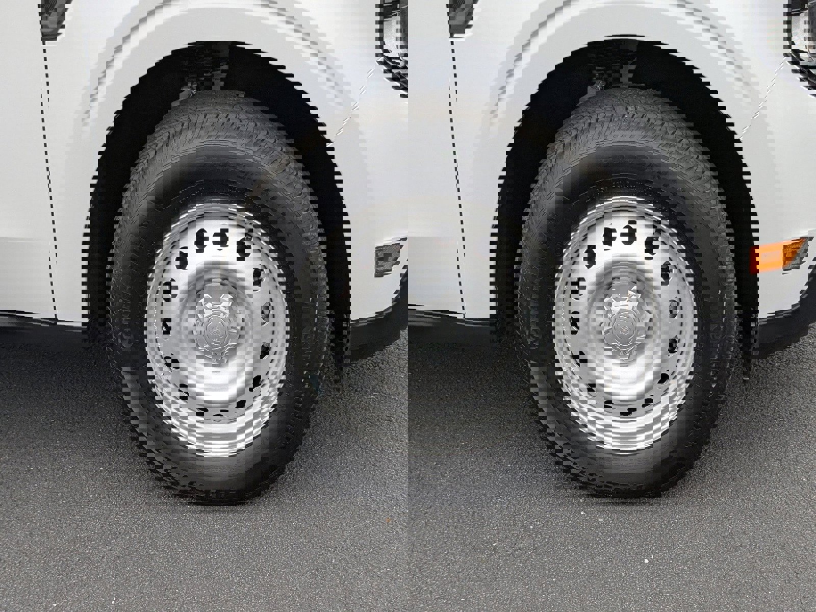 New 2025 Ford Maverick XL image 10