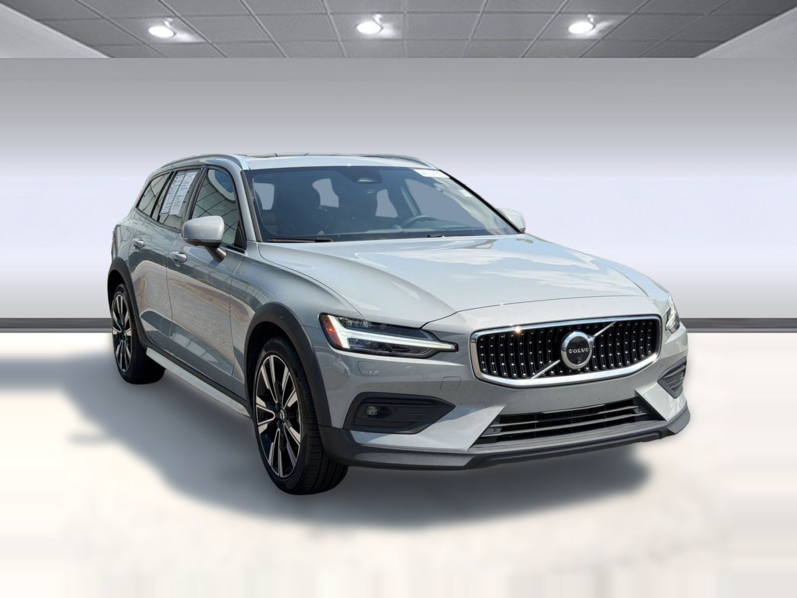 Used 2025 Volvo V60 B5 Cross Country Ultra AWD/4WD image 7