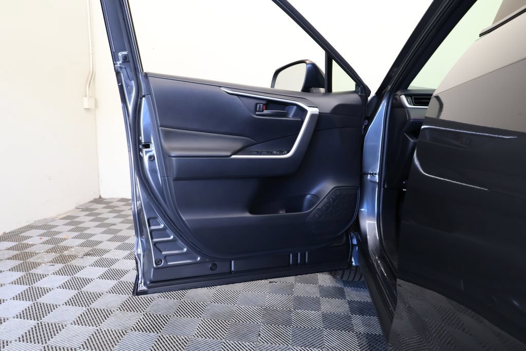 Used 2021 Toyota RAV4 SE w/ Weather & Moonroof Package AWD/4WD image 16