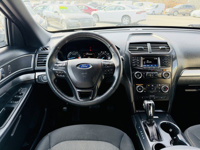 Used 2018 Ford Explorer XLT image 6